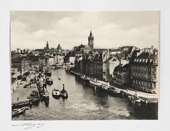  Reisefotografie - 23 Photographien von Königsberg, Allenstein, Stettin, Elbing, Breslau u. a. Um 1925.