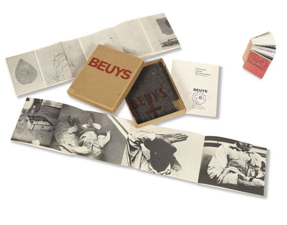 Joseph Beuys - Mönchengladbach-Katalog 1967. Dabei: 24 Stunden (mit Mehlsäckchen).