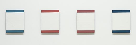 Abbildung zu: Blinky Palermo, 4 White Forms (4-teilig), 1975, Acryl auf Aluminium, Museum of Modern Art, New York. © VG Bild-Kunst, Bonn 2025