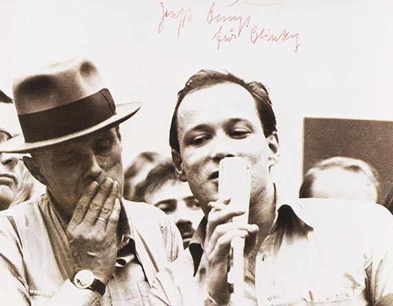 Abbildung zu: Joseph Beuys und Palermo im Frankfurter Kunstverein, 1976, Foto: Digne Meller Marcovicz.