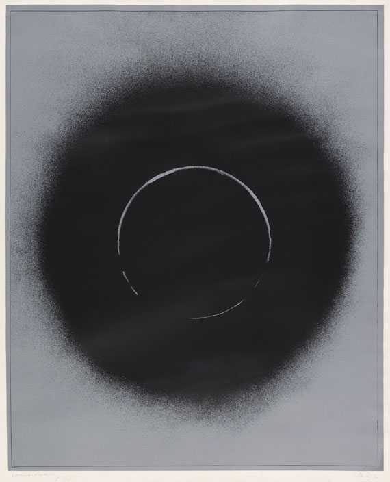 Otto Piene - Schwarze Sonne auf Grau