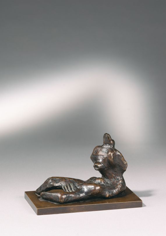 Henry Moore - Reclining Figure: Flint