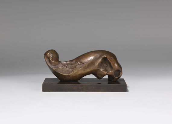 Henry Moore - Reclining Figure: Holes - Rückseite