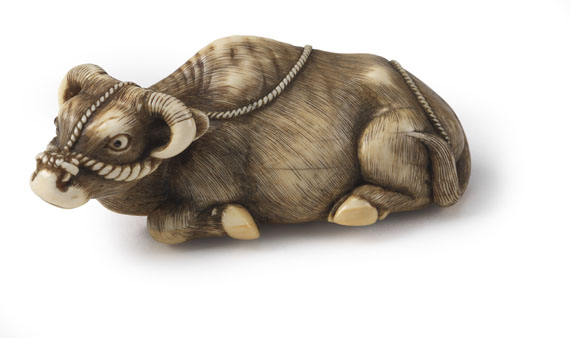  Japan - Netsuke, Liegender Wasserbüffel