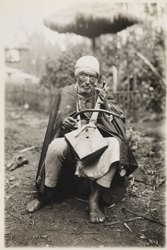   - Sammlung mit ca. 3.000 Orig. Fotografien Abessinien, mit Korrespondenz.