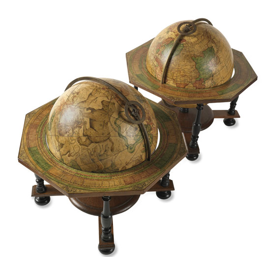  Globus - Pair of Celestial and Terrestrial Globes, 32 cm diameter. J. G. Doppelmayr 1728 (revised ed. by W. P. Jenig, 1789/90). - Weitere Abbildung