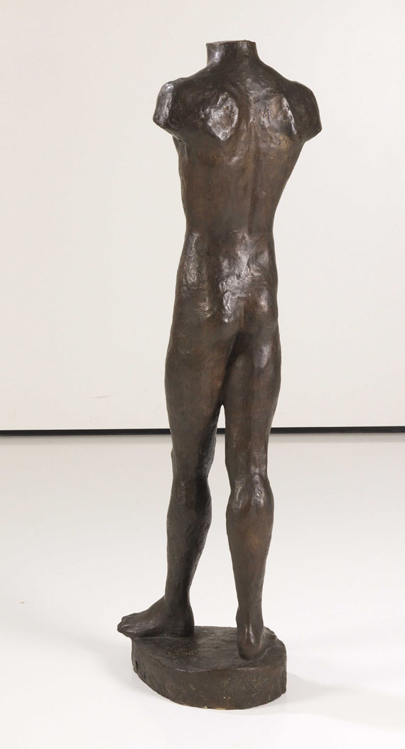 Hermann Blumenthal - Männlicher Torso stehend auf ovaler Platte - Rückseite