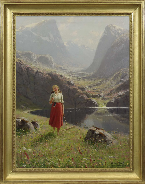 Dahl - Sommer am norwegischen Fjord - heimkehrendes Mädchen mit Rechen und Kiepe
