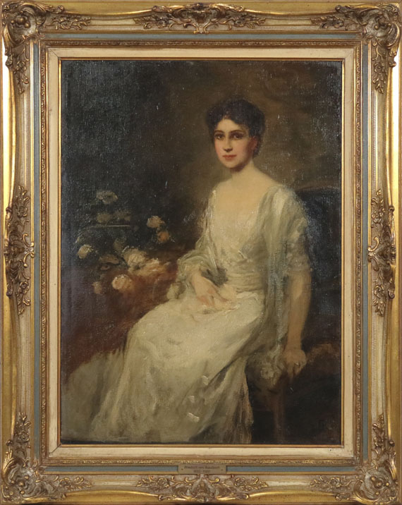 Friedrich August von Kaulbach - Sitzende Dame im weißen Kleid - Rahmenbild