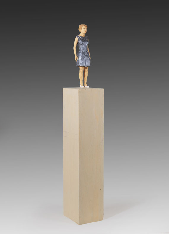 Stephan Balkenhol - Frau mit grauem Kleid - Weitere Abbildung