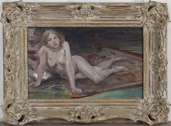 Lovis Corinth - Liegender, blonder Mädchenakt auf buntem Teppich - Rahmenbild