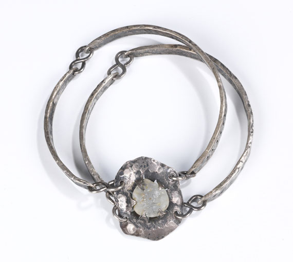 Karl Schmidt-Rottluff - Armband mit Bergkristall (Silbernes Doppelarmband mit Bergkristall)