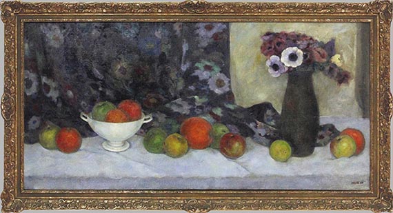 Emil Orlik - Früchtestillleben mit geblümtem Stoff und Vase - Rahmenbild