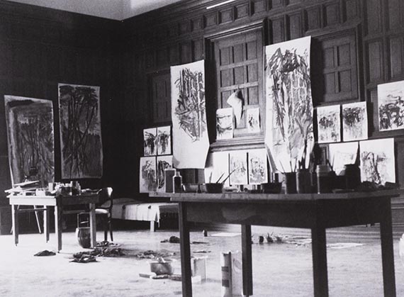 Abbildung zu: Baselitz`s Atelier auf Schloss Derneburg, um 1975.