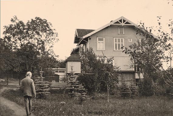 Abbildung zu: Edvard Munch im Garten von Gut Ekely, um 1932/33, Foto: Inger Munch. © Munch Museet, Oslo
