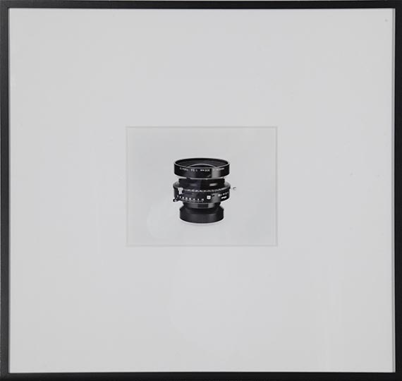 Christopher Williams - Nikkor W 300 mm f/5.6 with No. 3 Shutter 1:5.6 - Rahmenbild