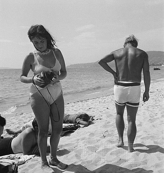 Abbildung zu: Dora Maar und Pablo Picasso am Strand, Juan-les-pins, Frankreich, September 1937, Tate Images, Foto: Eileen Agar. © Succession Picasso