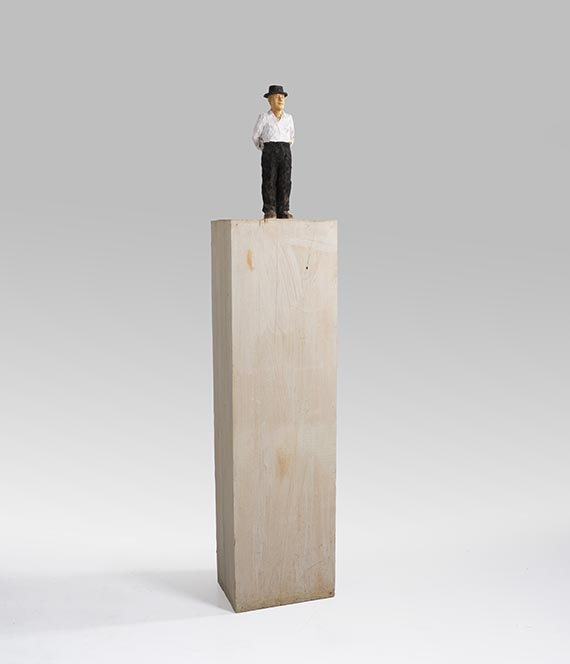 Stephan Balkenhol - Mann mit weißem Hemd und Hut - Weitere Abbildung