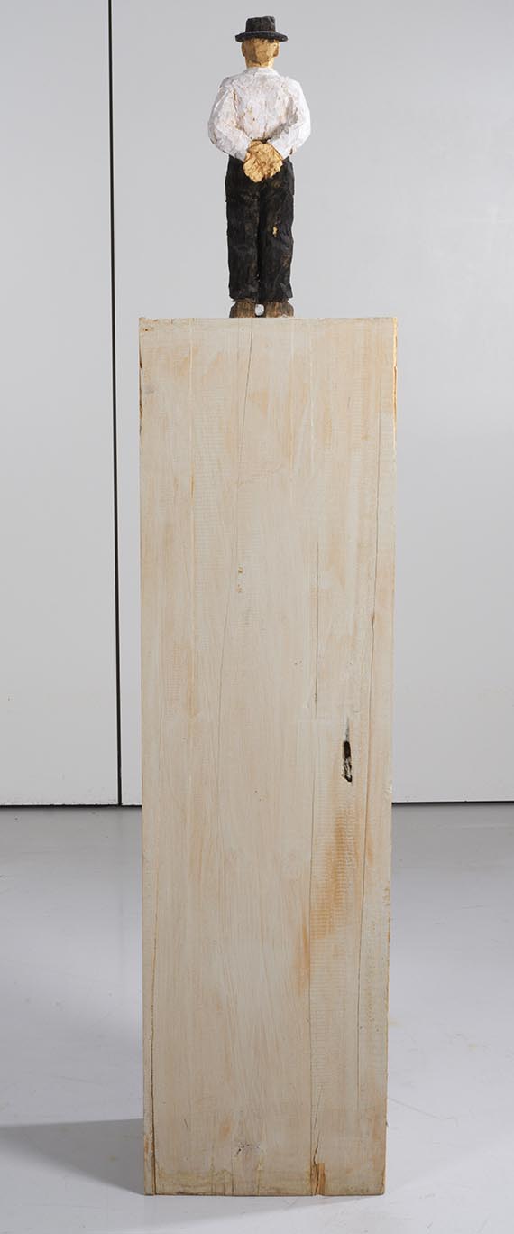 Stephan Balkenhol - Mann mit weißem Hemd und Hut - R&uuml;ckseite