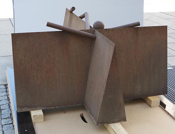 Fritz Koenig - Großes Bodenkreuz I - R&uuml;ckseite