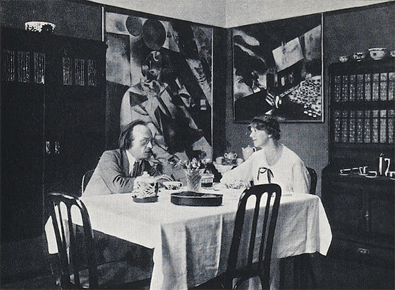 Abbildung zu: Herwarth und Nell Walden in ihrer Berliner Wohnung, 1916, Foto: unbekannt.