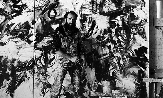 Abbildung zu: Emilio Vedova in seinem Atelier in Venedig, 1962, Foto: Maria Teresa Muraro, Venedig. &copy; Fondazione Emilio e Annavbianca Vedova, Venezia