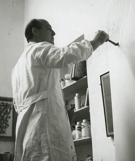 Abbildung zu: Piero Dorazio in seinem Atelier, 1959, Foto: Werner Schloske. © Piero Dorazio by SIAE 2026 / VG Bild-Kunst, Bonn 2026