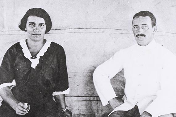 Abbildung zu: Lotte und H. M. Pechstein auf ihrer Palau Reise, 1914, Foto: unbekannt.