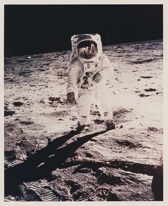 Neil Armstrong (Apollo 11), 141: Cover of LIFE and NATIONAL GEOGRAPHIC: Buzz Aldrin’s gold-plated visor reflects the photographer and the LM Eagle