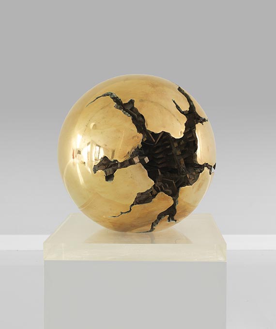 Arnaldo Pomodoro - Sfera con perforazione - Weitere Abbildung