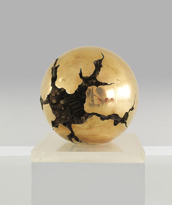 Arnaldo Pomodoro - Sfera con perforazione - Weitere Abbildung