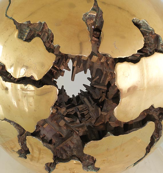 Arnaldo Pomodoro - Sfera con perforazione - Weitere Abbildung