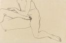 Schiele, Egon - Sitzendes Mädchen mit ausgestrecktem Arm und Bein